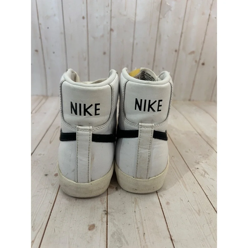 Nike Blazer Mid 77‎ Vintage White Black Women's Size 7 CZ1055-100 Pre-Owned
